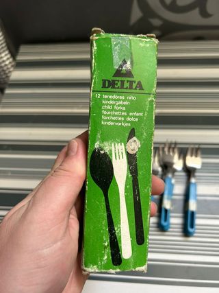 Caja con 12 tenedores niño