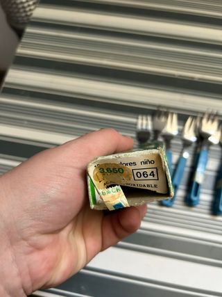 Caja con 12 tenedores niño