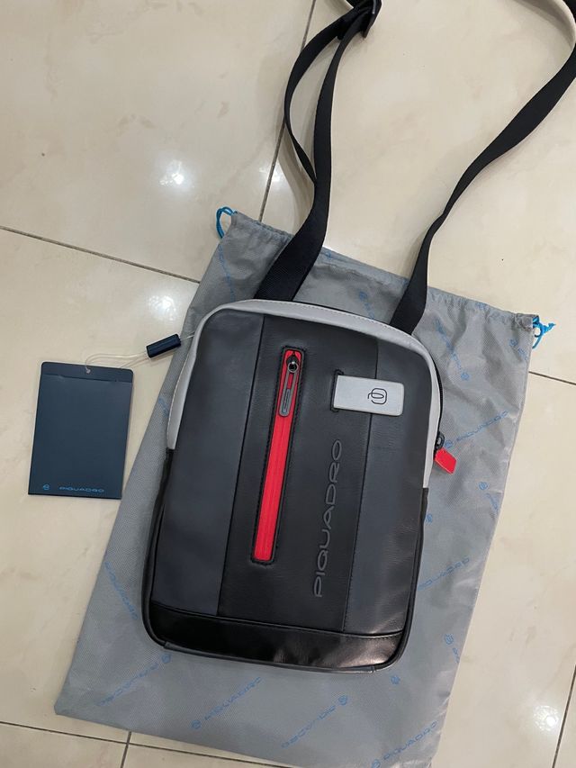 Tracolla Piquadro uomo nera e grigia