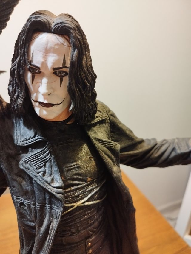 Figura del corvo con uccello