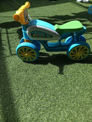Correpasillos infantil azul y amarillo