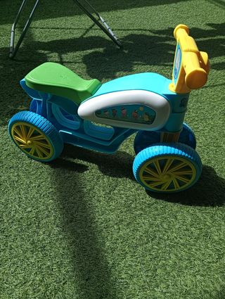 Correpasillos infantil azul y amarillo