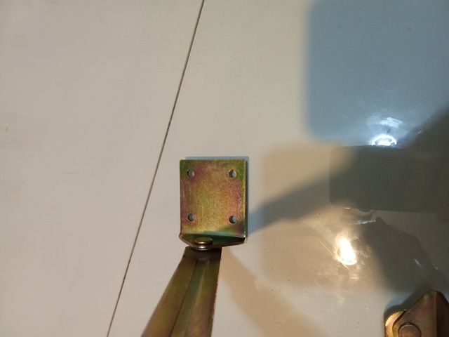 Bisagra abatible corredera