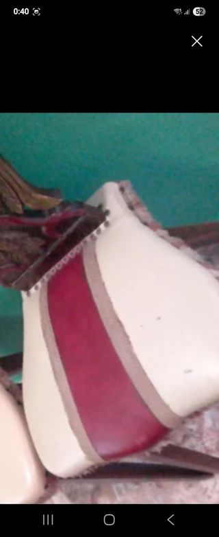 Sillas antiguas grabado águila piel