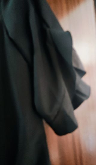 Blusa negra con lazo