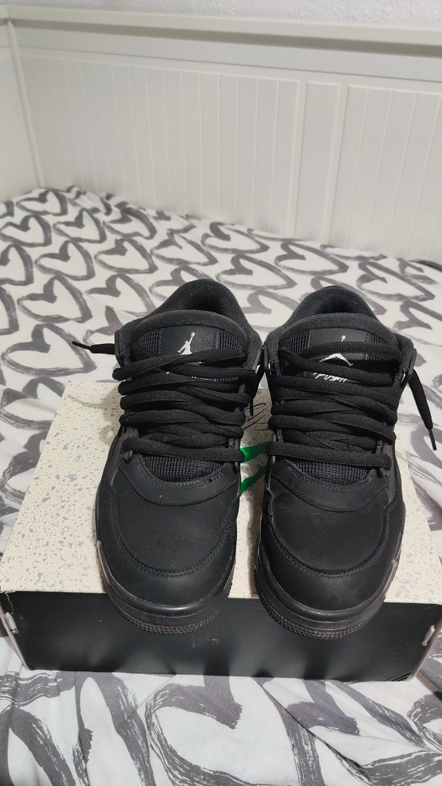 Jordan 4 Negro
