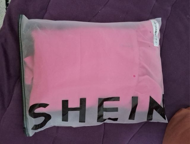 Vestido rosa estilo blazer con volantes