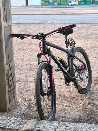 Bicicleta Rockrider Negra y Roja