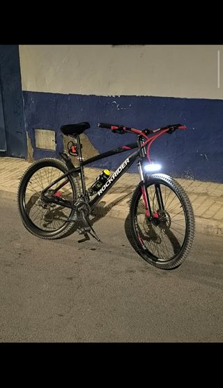 Bicicleta Rockrider Negra y Roja