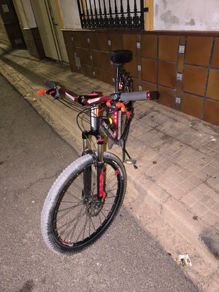 Bicicleta Rockrider Negra y Roja
