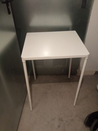 Mesa metálica blanca