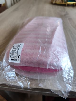Bolso de fiesta rosa con detalles dorados