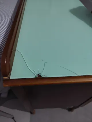 Mesa escritorio con sillas vintage