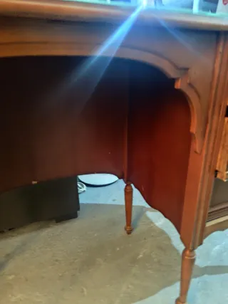 Mesa escritorio con sillas vintage
