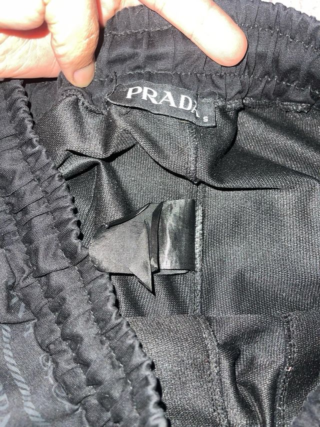 Pantalones cortos Prada negros con logo