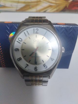 Reloj Q&Q Dorado y Plateado