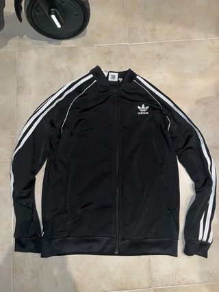 Chaqueta Adidas Negra con Rayas Blancas