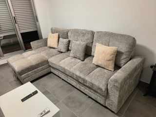 Sofá seccional gris y beige, 4 meses de uso