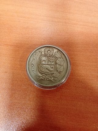 2 Monedas 
Peruana 100 Soles de Oro 1980 y 1925.
