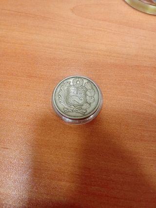 2 Monedas 
Peruana 100 Soles de Oro 1980 y 1925.