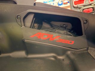 Tapa Herramientas ADV 350 Honda