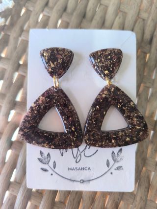 Pendientes de resina artesanos, rosas y pan de oro