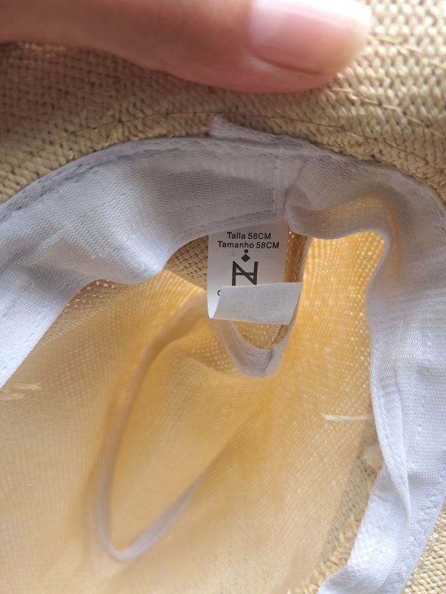 Sombrero de verano beige y negro