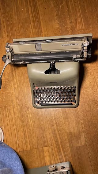 Máquina de escribir Hispano Olivetti