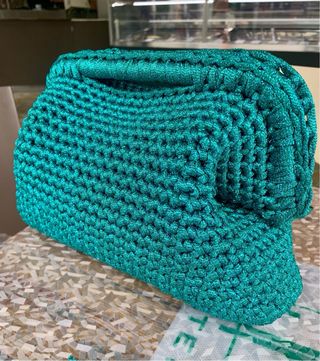 clutch bag color Tiffany fatta al uncinetto