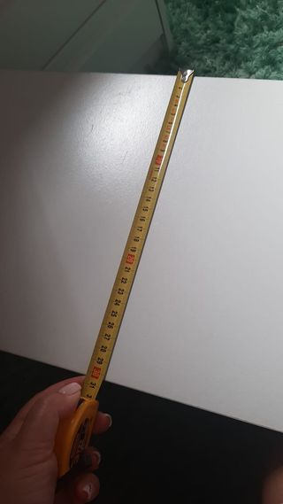 Armario infantil blanco con diseño espacial