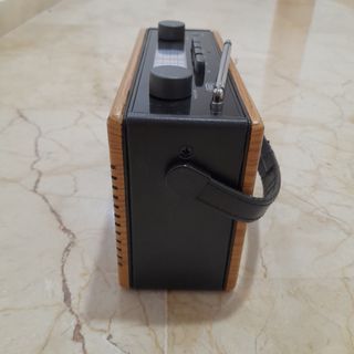 Radio Trevi Marrón y Negra