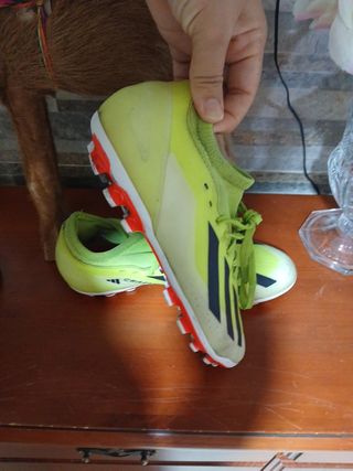 Botas de fútbol Adidas verdes talla 41