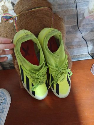 Botas de fútbol Adidas verdes talla 41