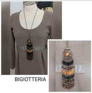 Collana lunga con pendente colorato