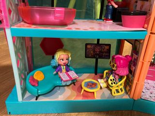 Casa CuquiLooks con muñecas