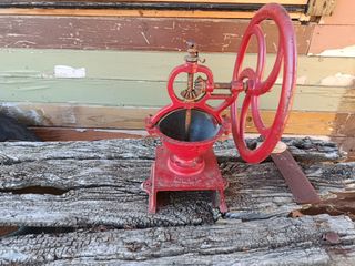 Molinillo de café antiguo rojo URGE VENTA