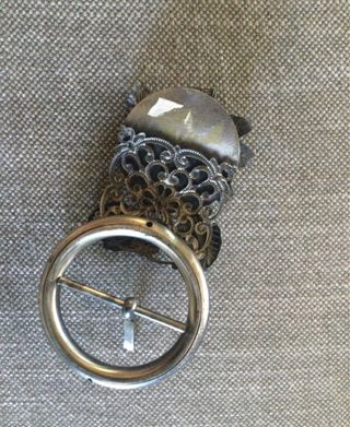 StupendaFibbia vintage decorata con strass e perla