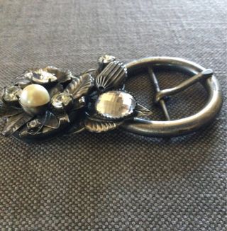 StupendaFibbia vintage decorata con strass e perla