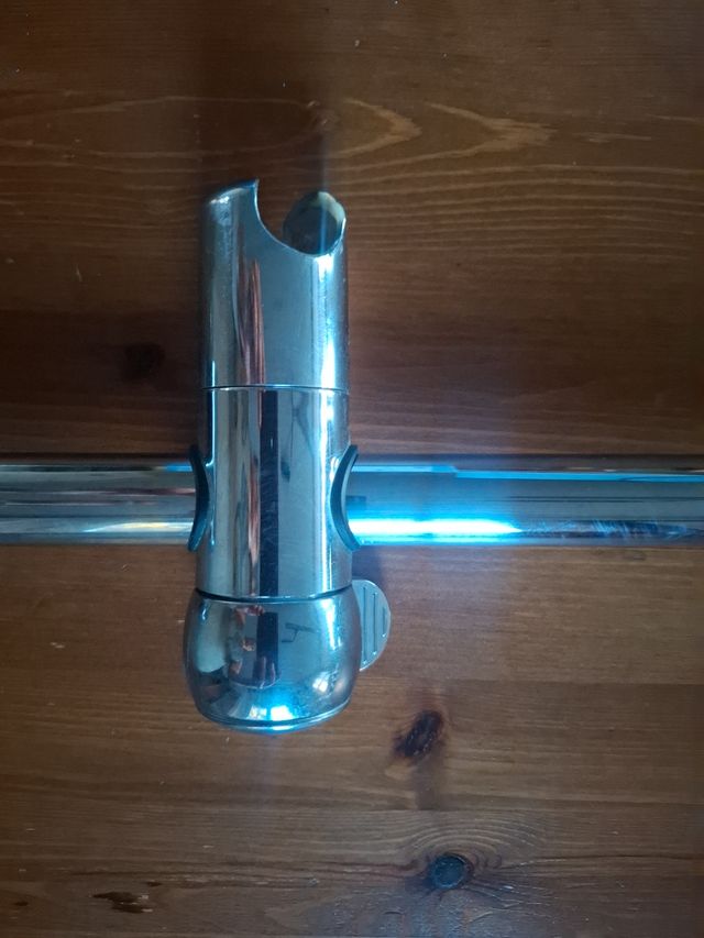 Barra de ducha cromada, regulable altura y ángulo