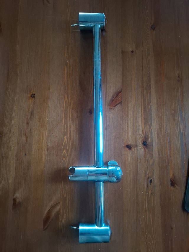 Barra de ducha cromada, regulable altura y ángulo