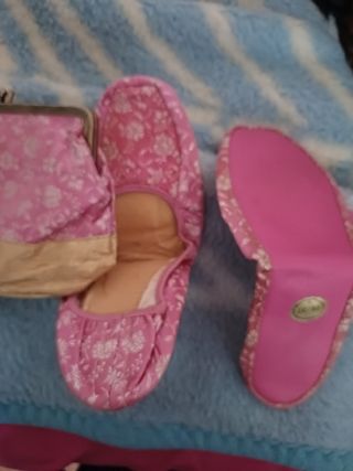 Monedero vintage floral con detalles dorados