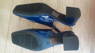Zapatos slingback azul marino y blanco