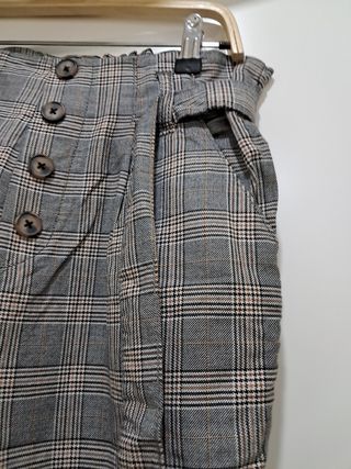 Pantalónes de cuadros gris y marron mujer