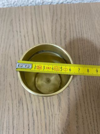 Vaso de latón con diseño