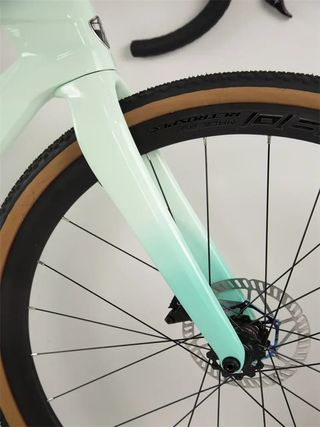 VAST STRATO G3 Gravel Carbono 1x13 electronico
