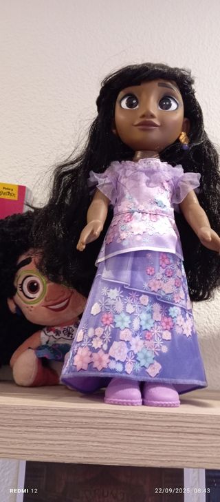 Muñeca Encanto Isabela Morada