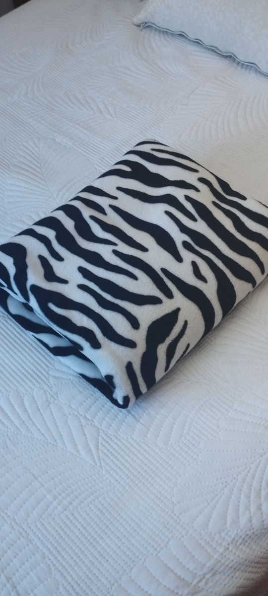 Manta polar cebra blanco y negro