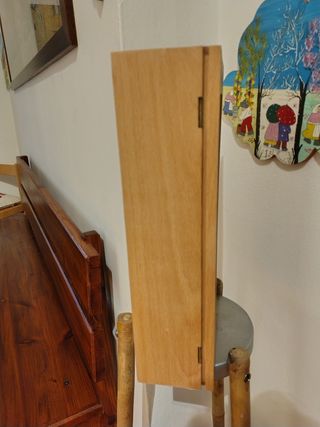 Mobiletto bacheca in legno con vetrina