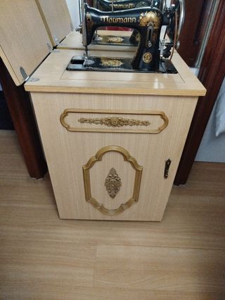 Máquina de coser antigua Naumann