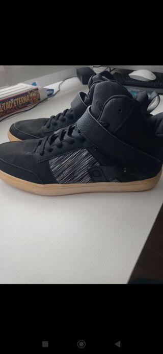 Zapatillas botín negras de chico 